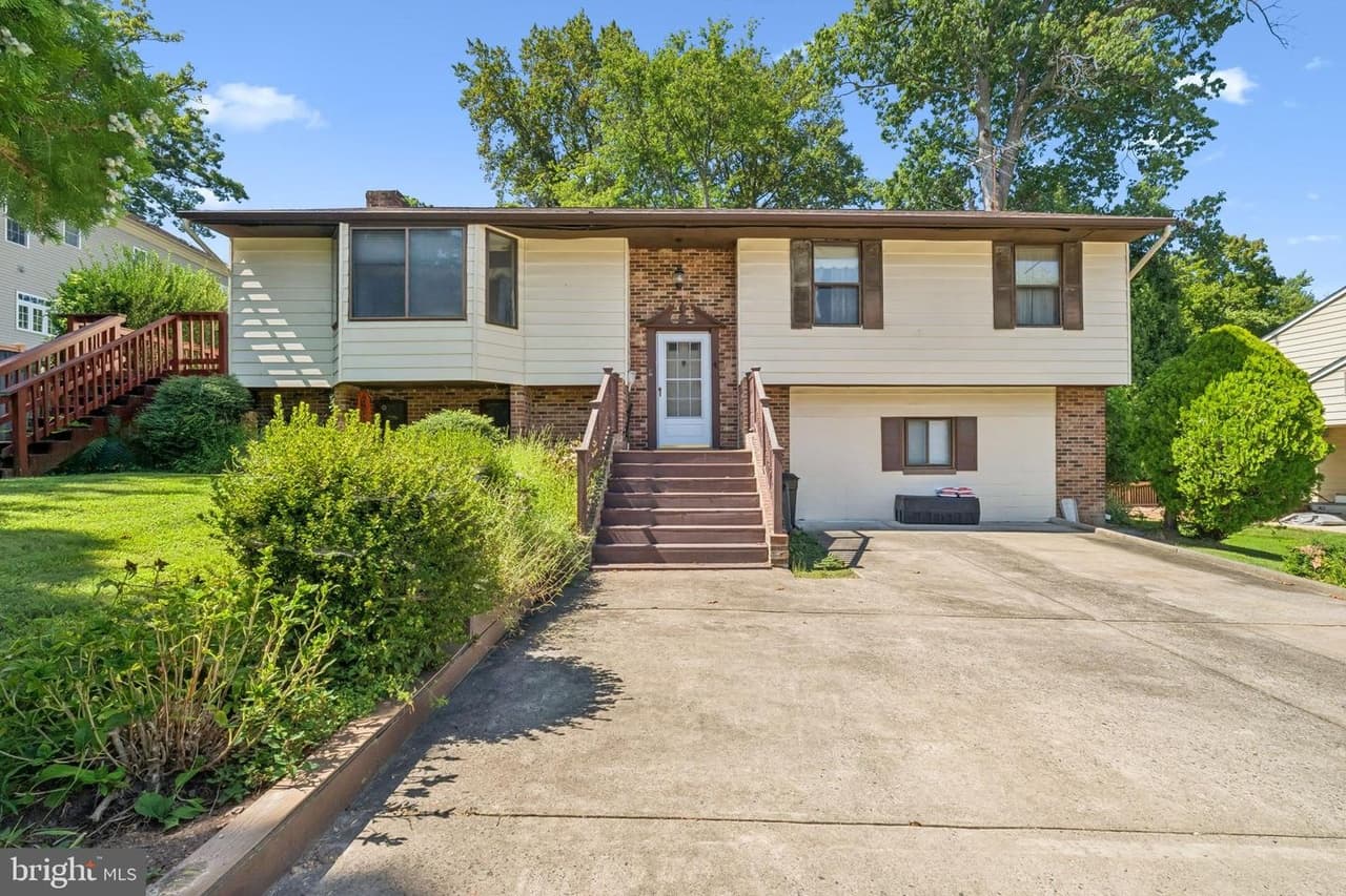 2146 Woodford - Photo 1