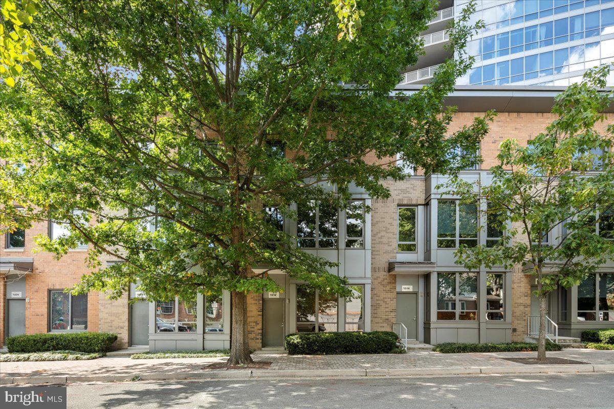 1512 N Scott Unit#TH-4 - Photo 1