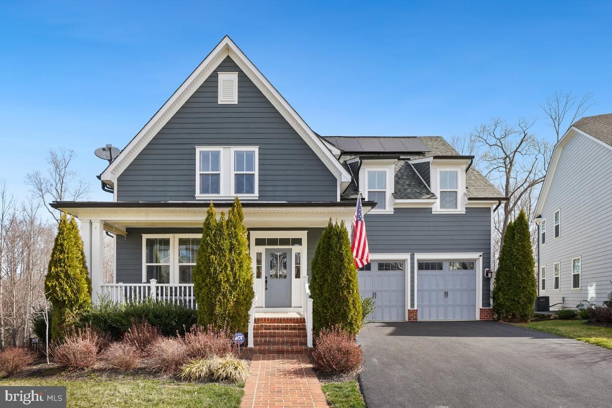 2305 Harmsworth - Photo 1