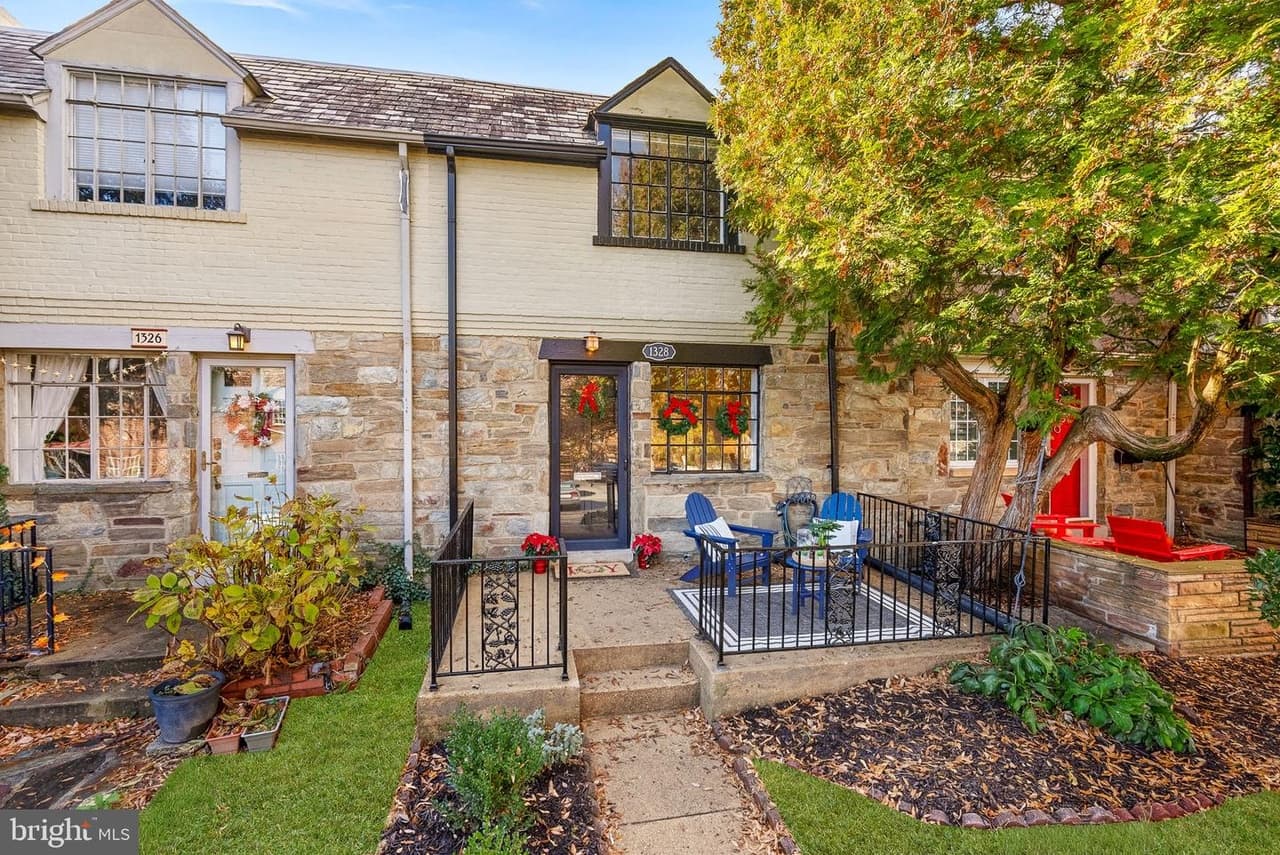 1328 Michigan - Photo 1