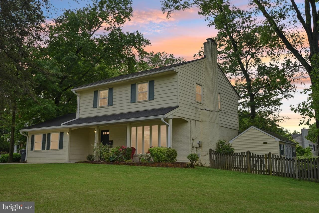 2305 Cavendish - Photo 1