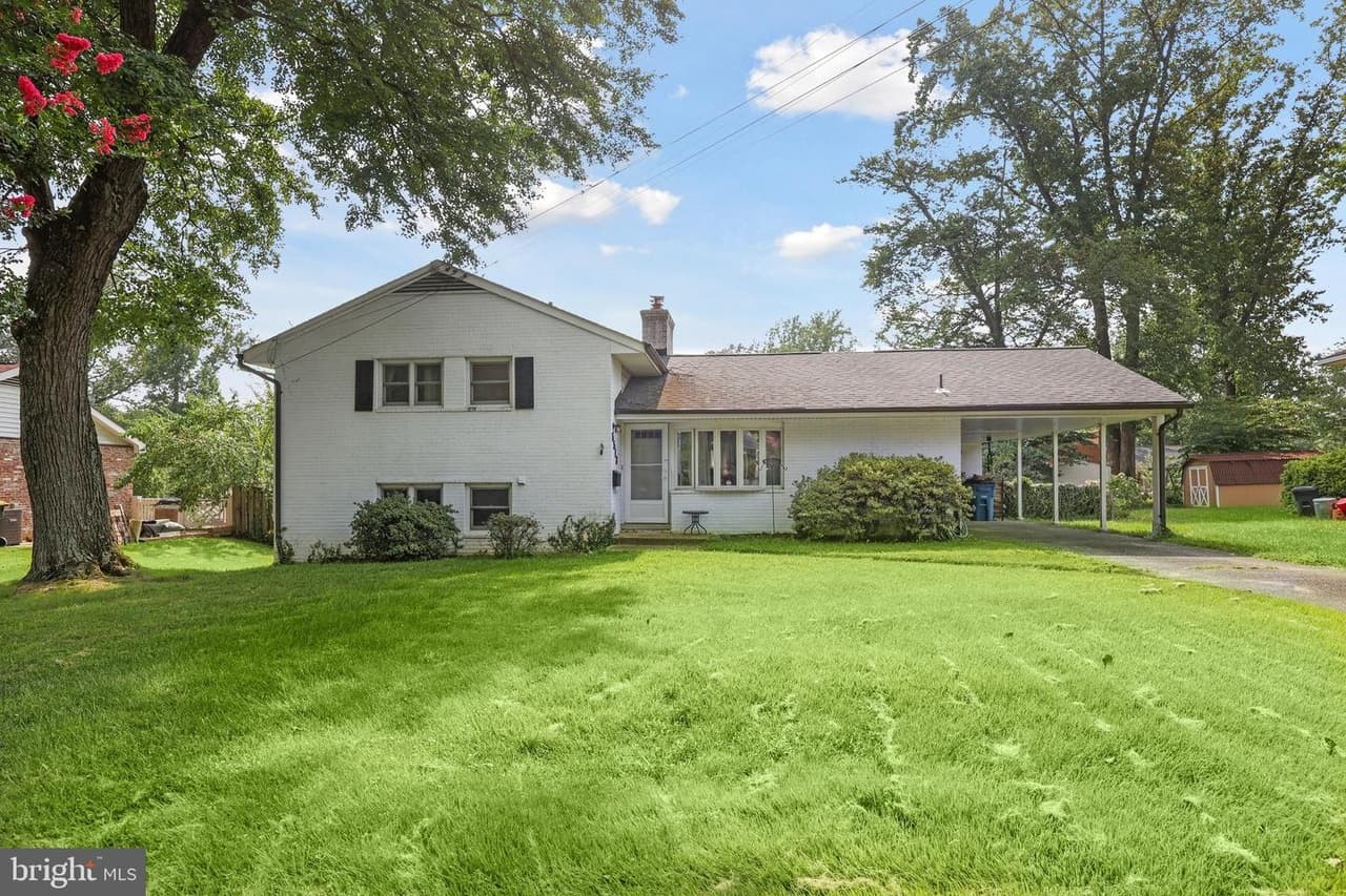 5513 Hinton - Photo 1