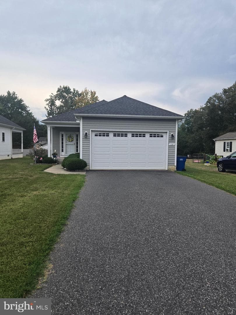 114 Hotchkiss - Photo 1