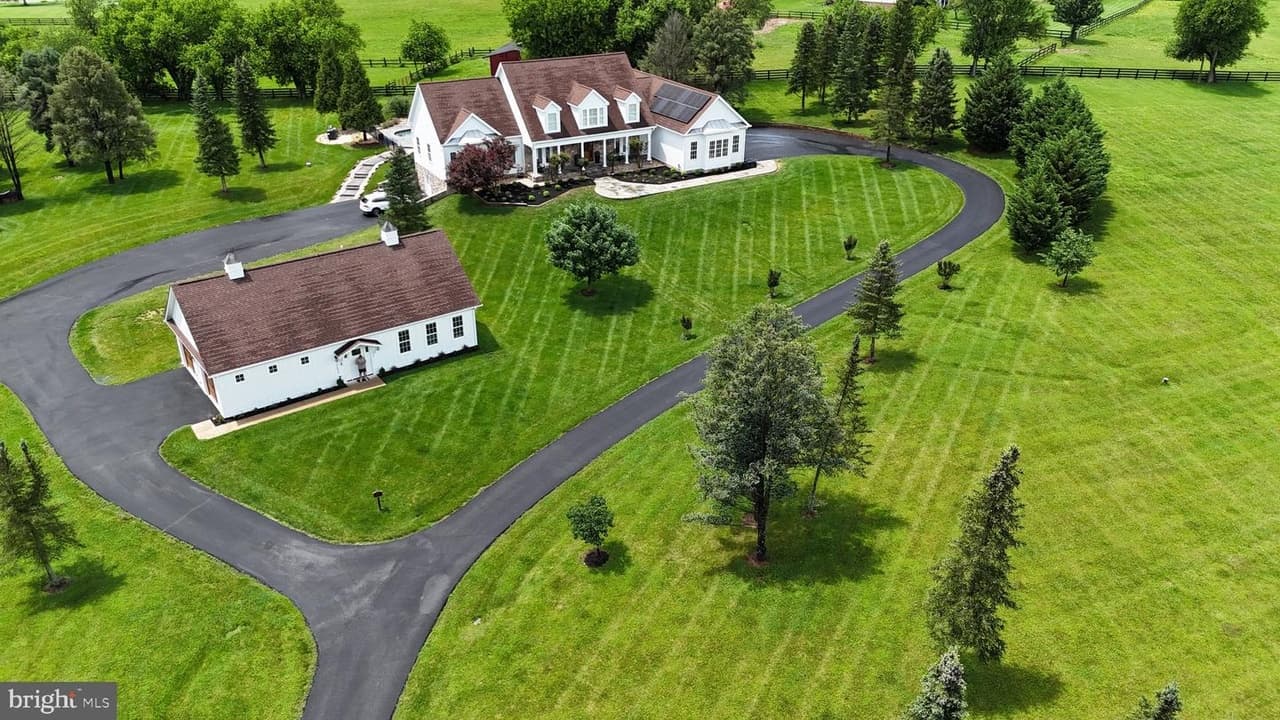 15901 Hampton - Photo 1