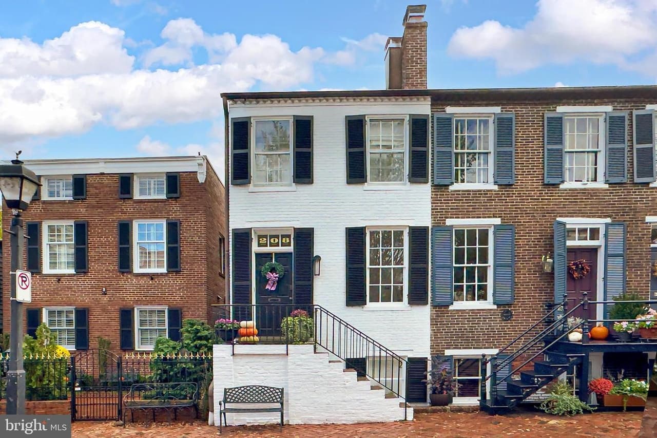 208 S Lee - Photo 1