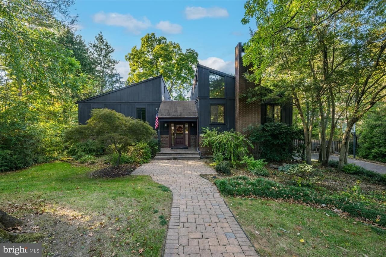 6952 Duncraig - Photo 1