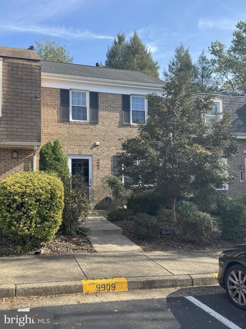 9909 Lakepointe - Photo 1