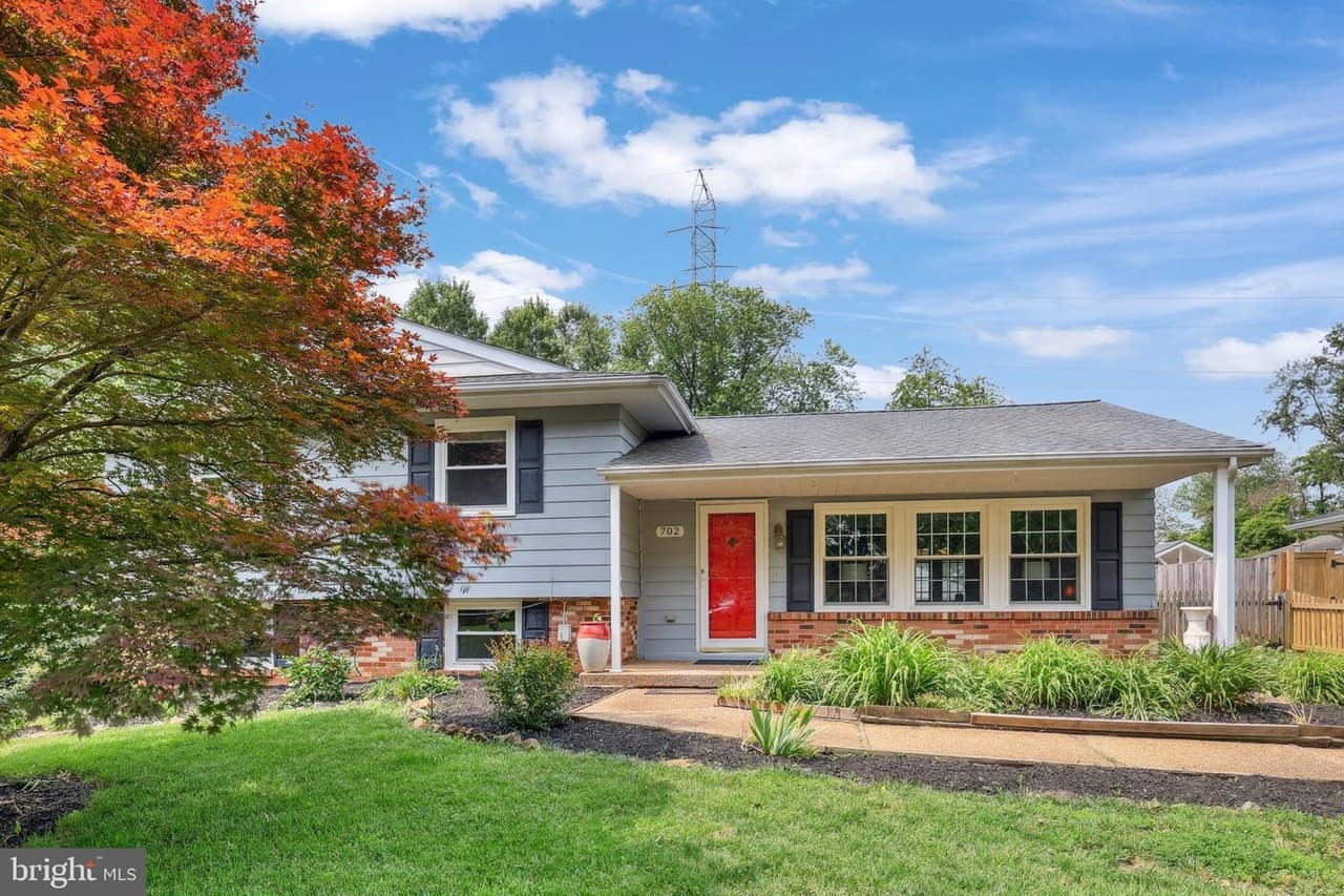 702 Williamsburg - Photo 1