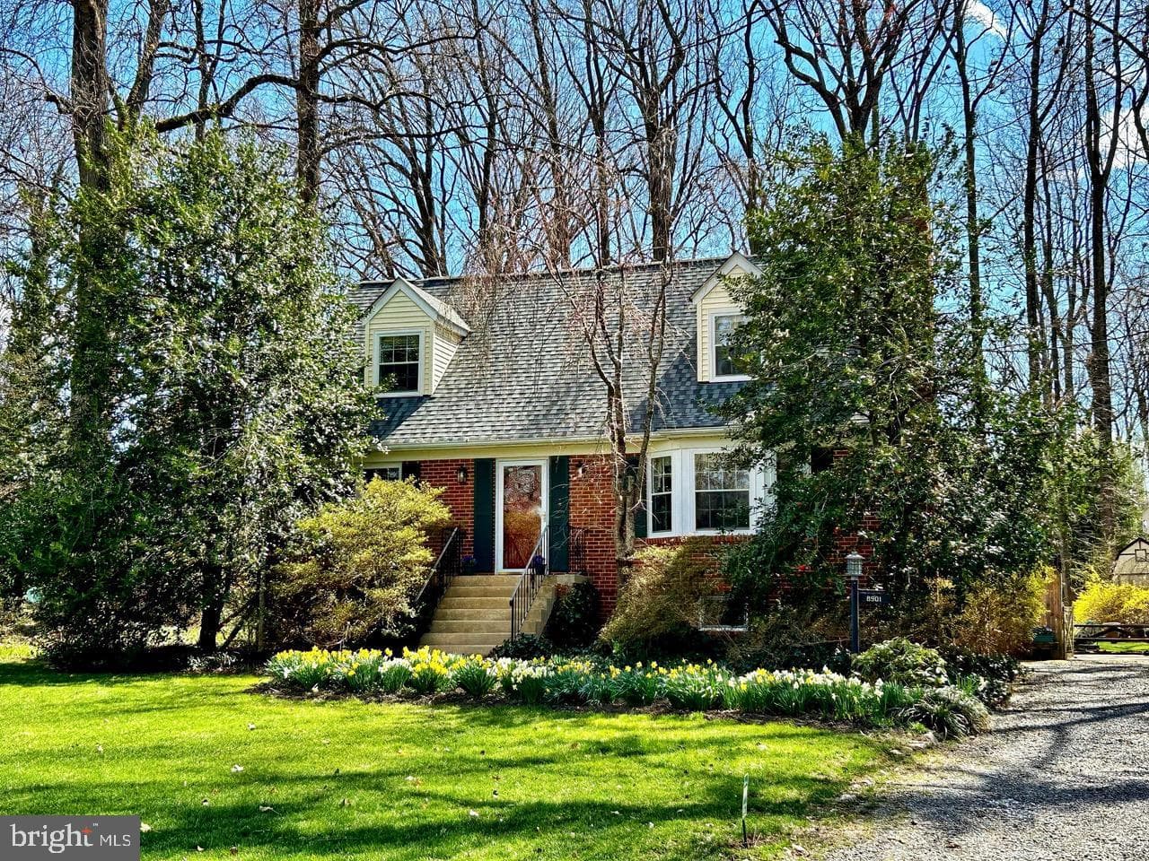 8901 Burke - Photo 1
