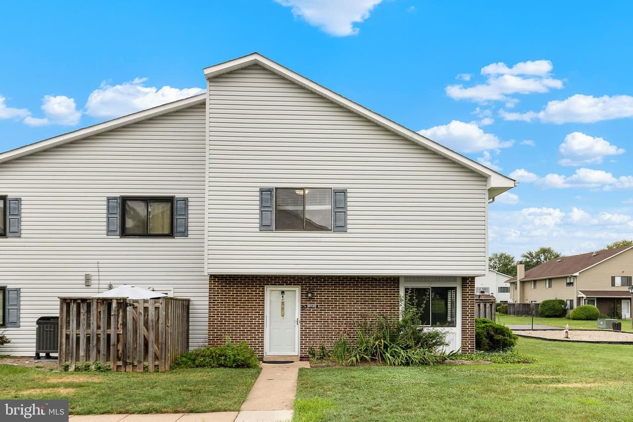 9012 Sandalwood Unit#D - Photo 1