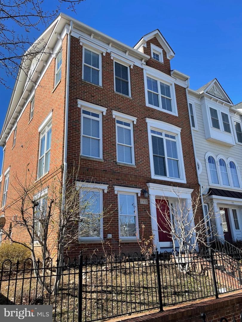 721 Grant - Photo 1