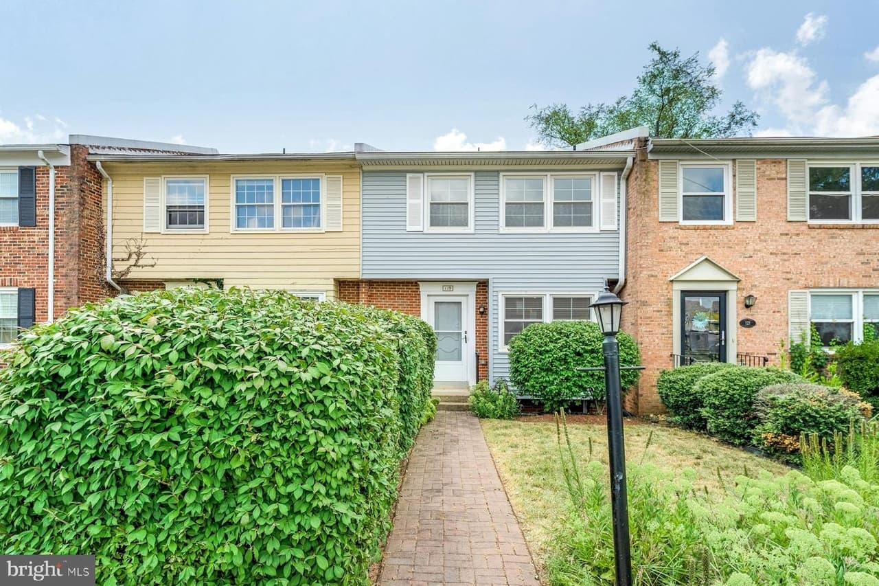 119 Davis - Photo 1
