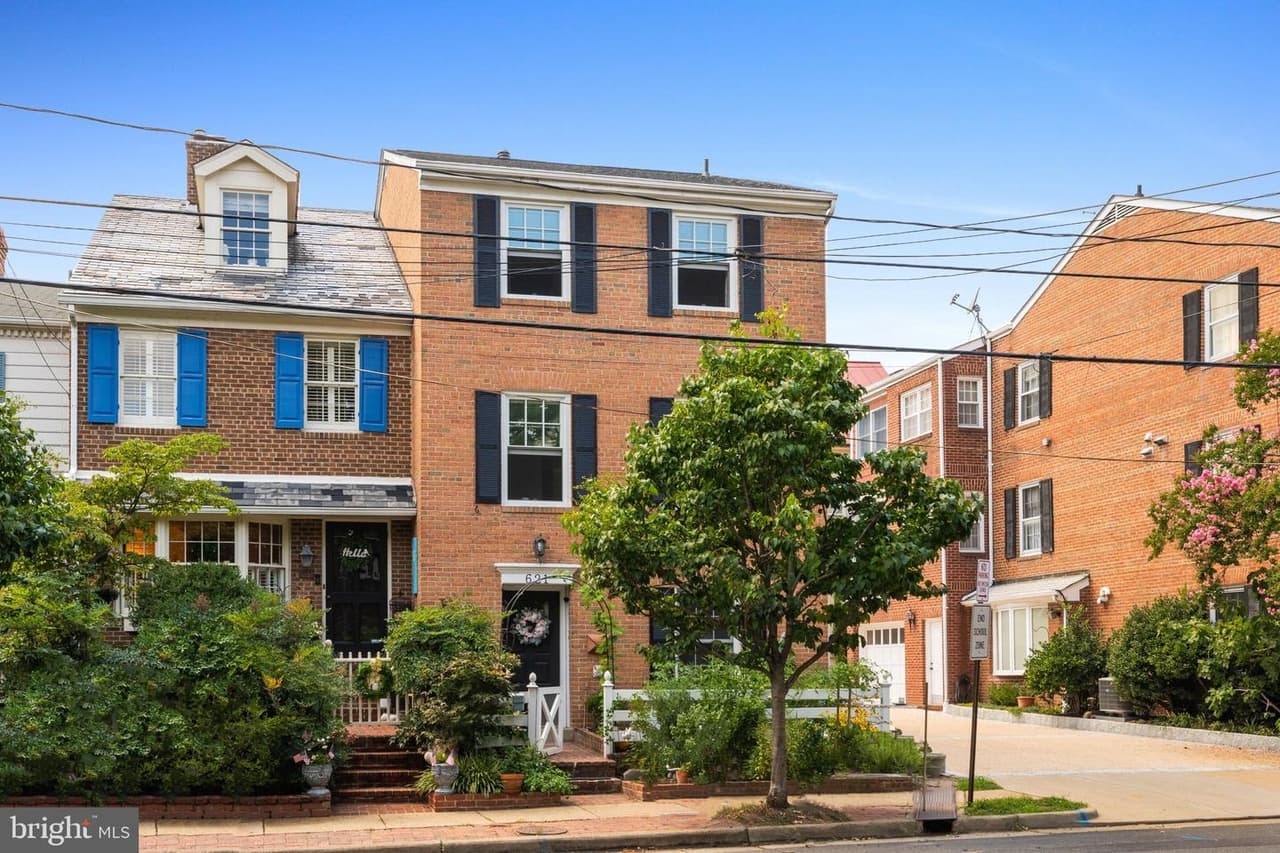 621 S Saint Asaph - Photo 1
