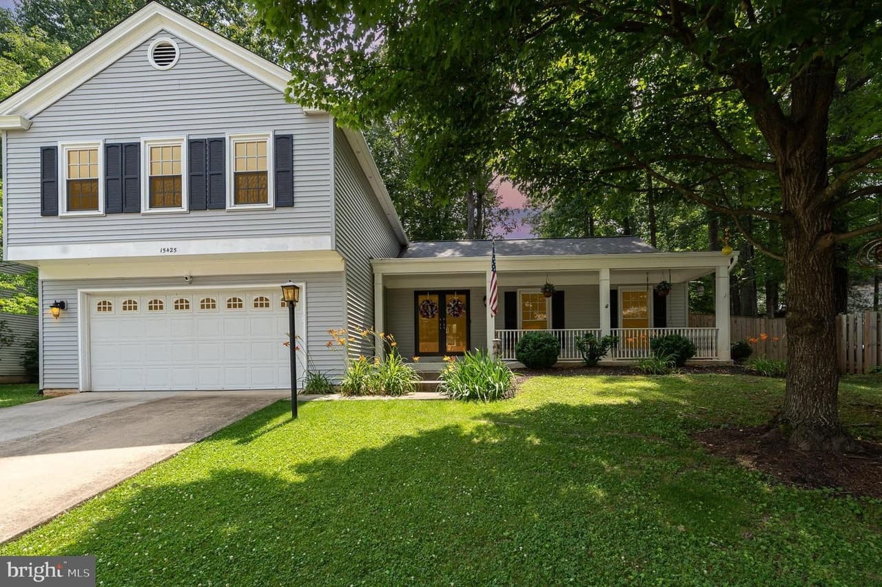 15425 Beachview - Photo 1