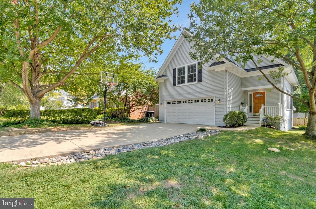 210 N Oak - Photo 1