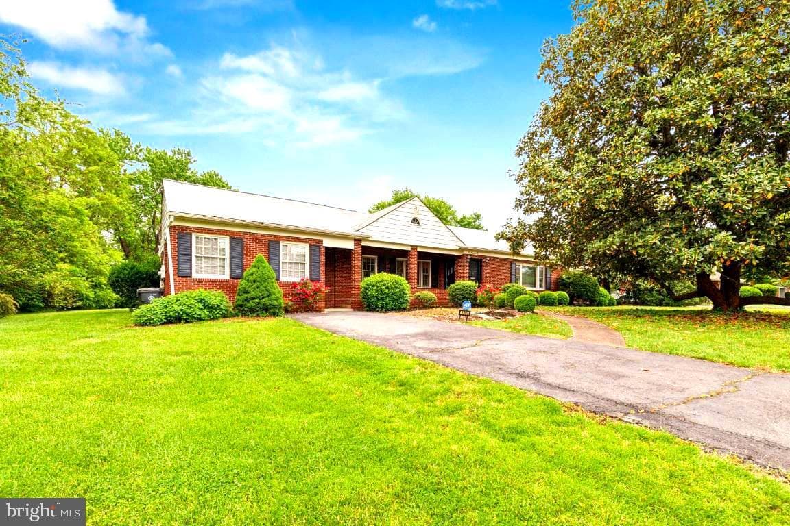 9005 Longstreet - Photo 1