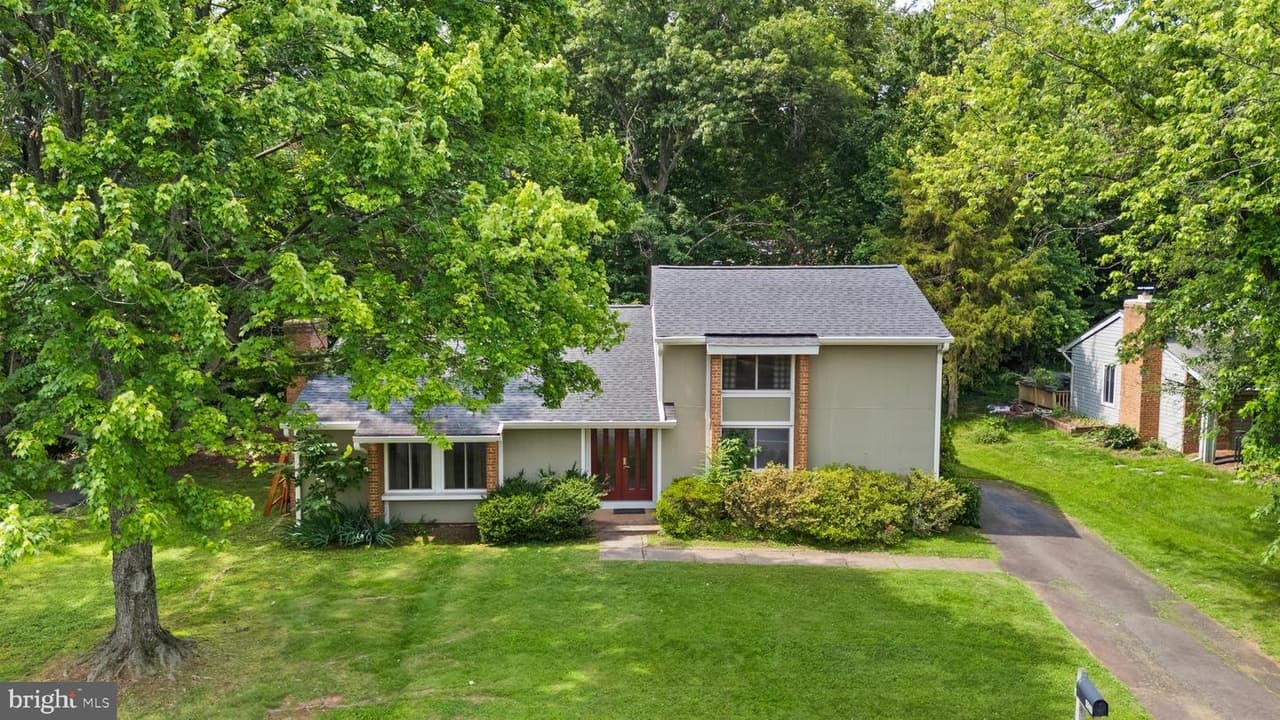 402 Sugarland Run - Photo 1