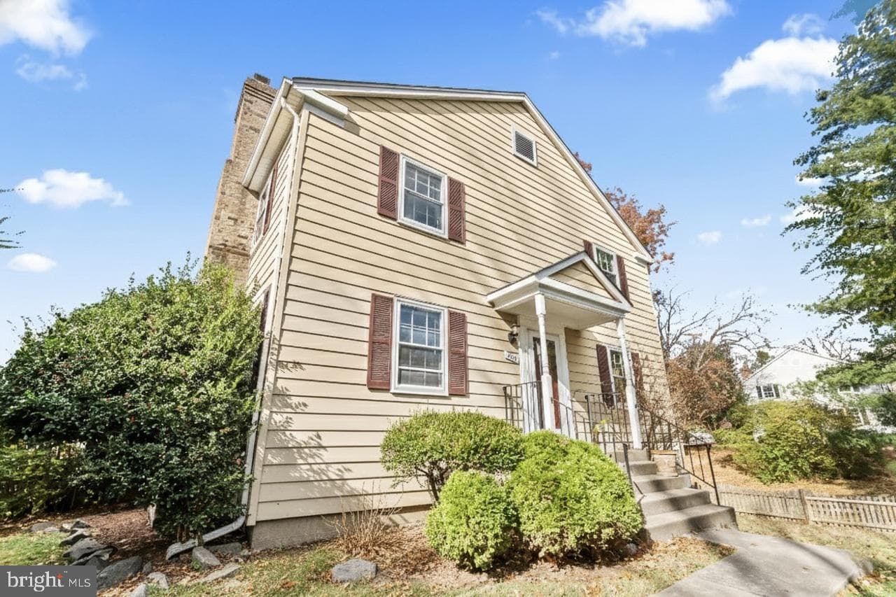 312 Holly - Photo 1