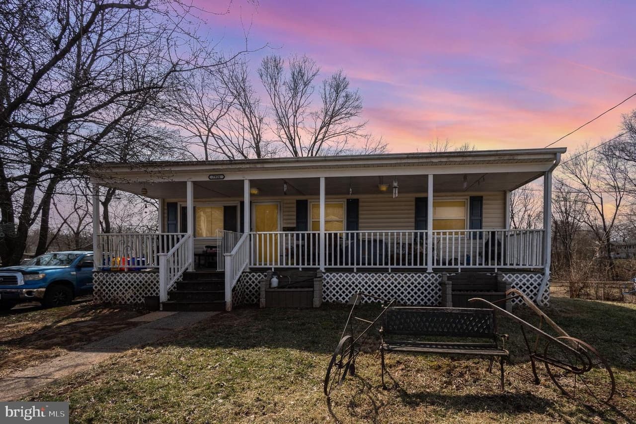 7926 Manassas - Photo 1