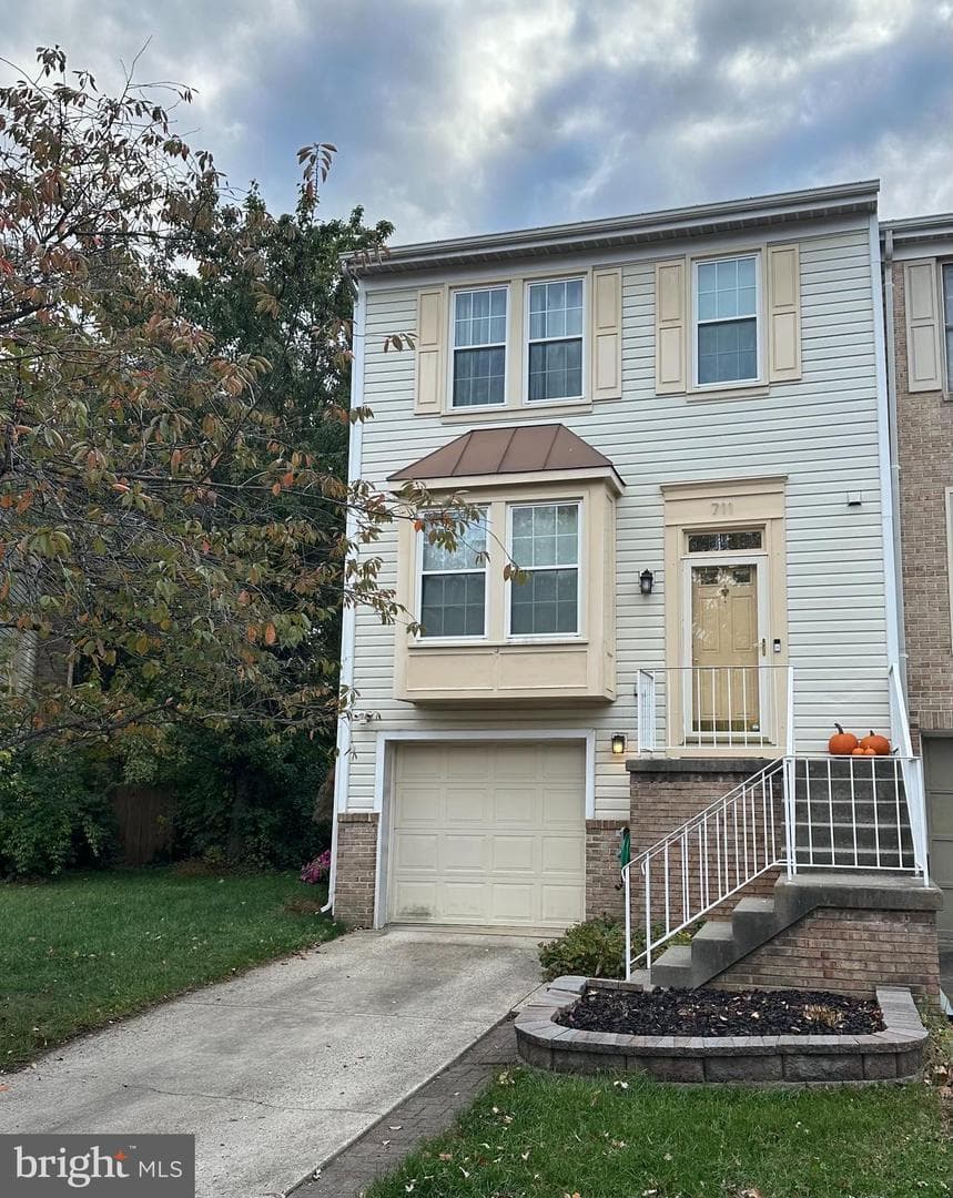 711 Herndon Woods - Photo 1