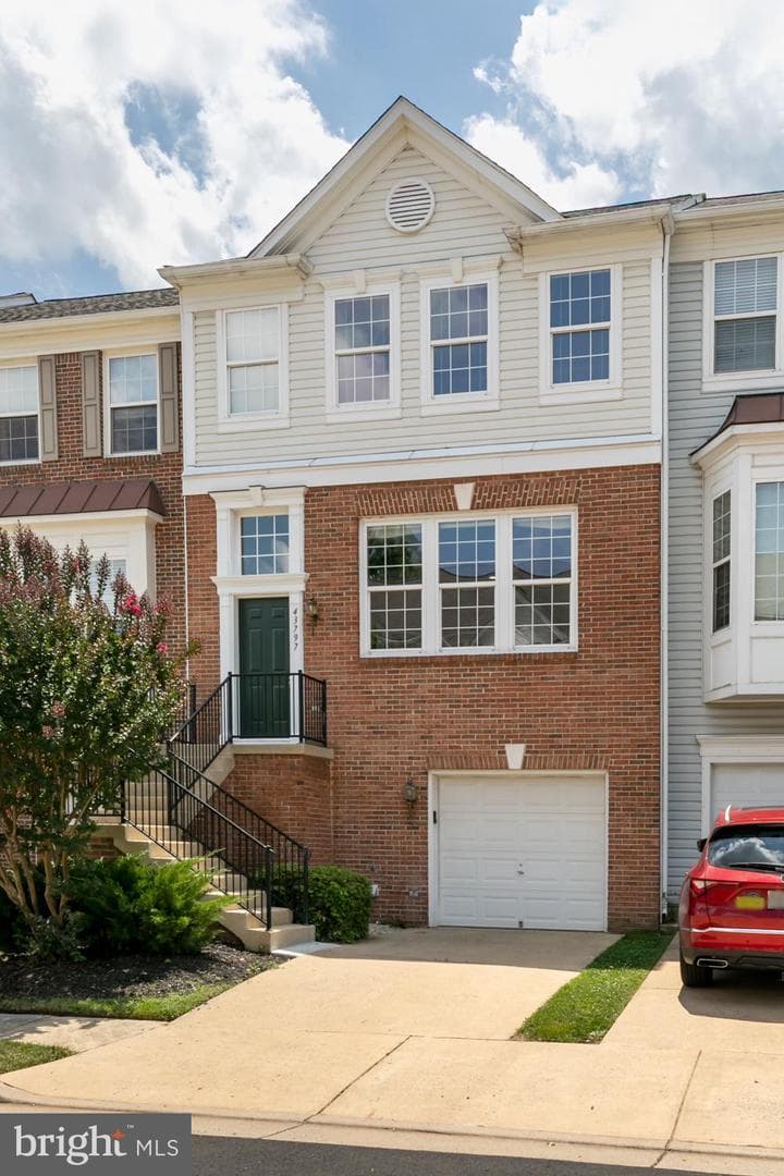 43797 Virginia Manor - Photo 1