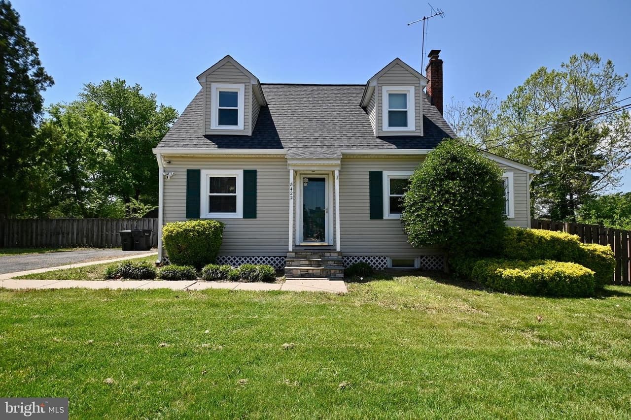 8422 Radford - Photo 1