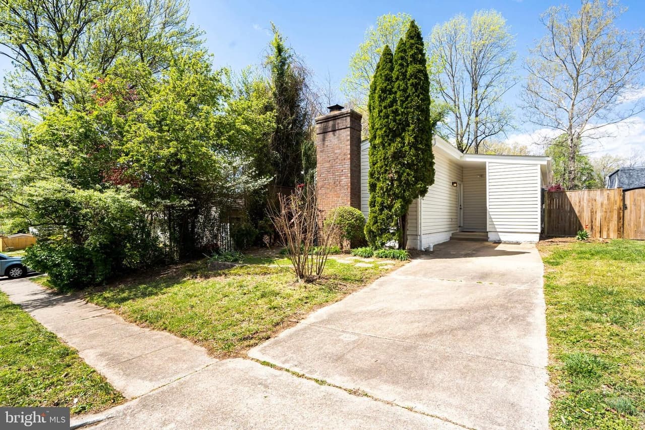 2316 Kingsbury - Photo 1