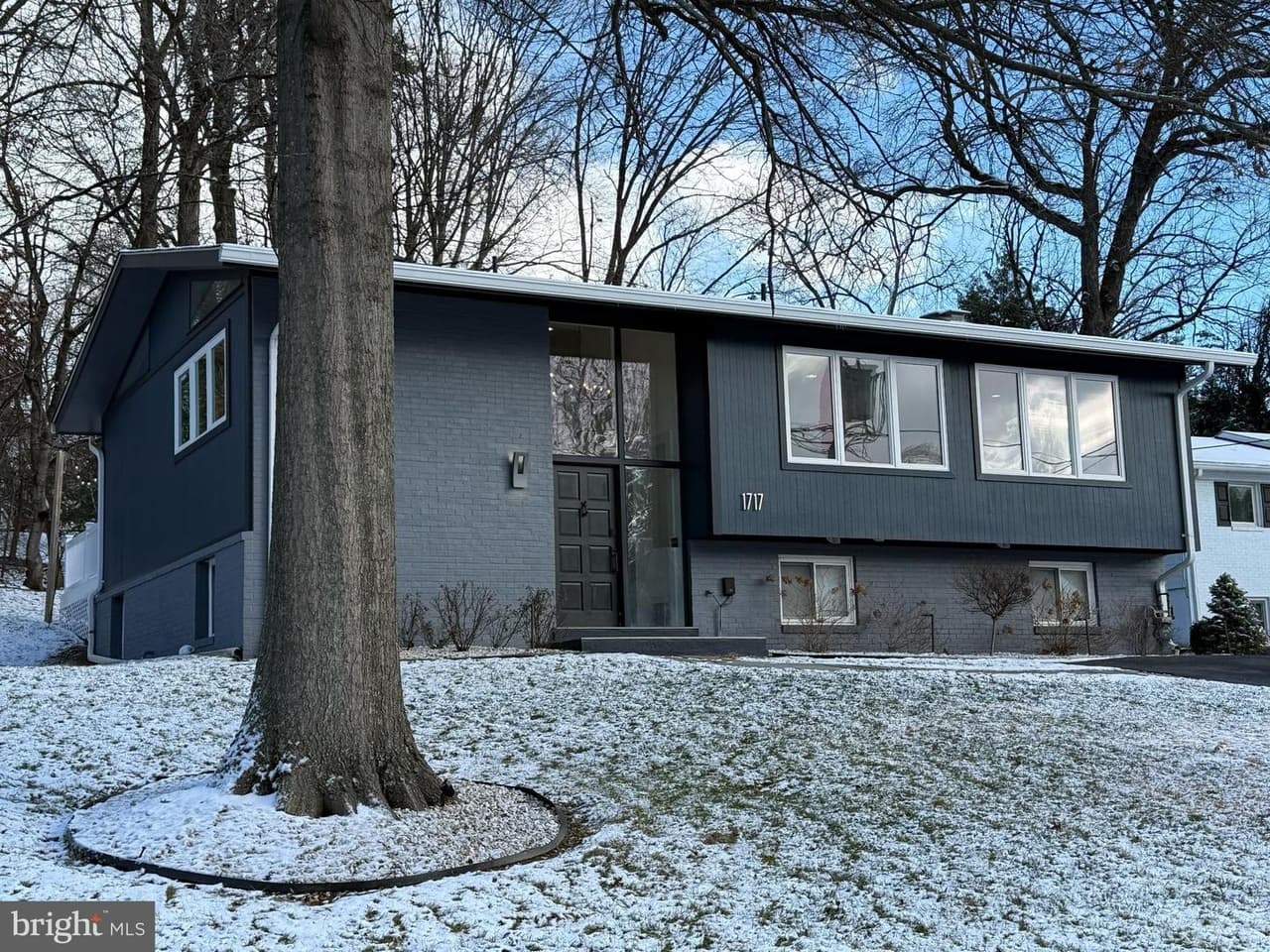1717 Valley - Photo 1