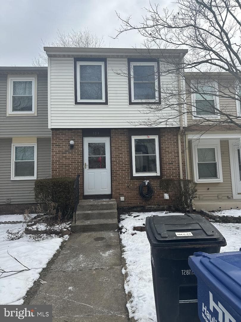 104 Charing - Photo 1