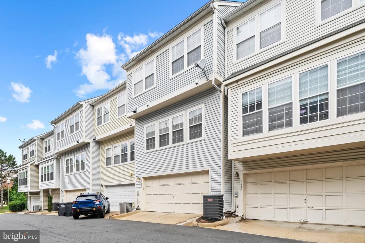 4090 Fountainside - Photo 1