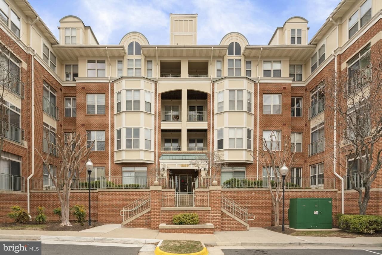 1860 Stratford Park Unit#305 - Photo 1