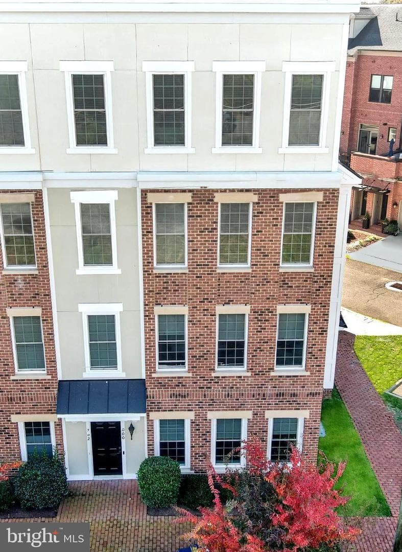 202 Murdoch - Photo 1