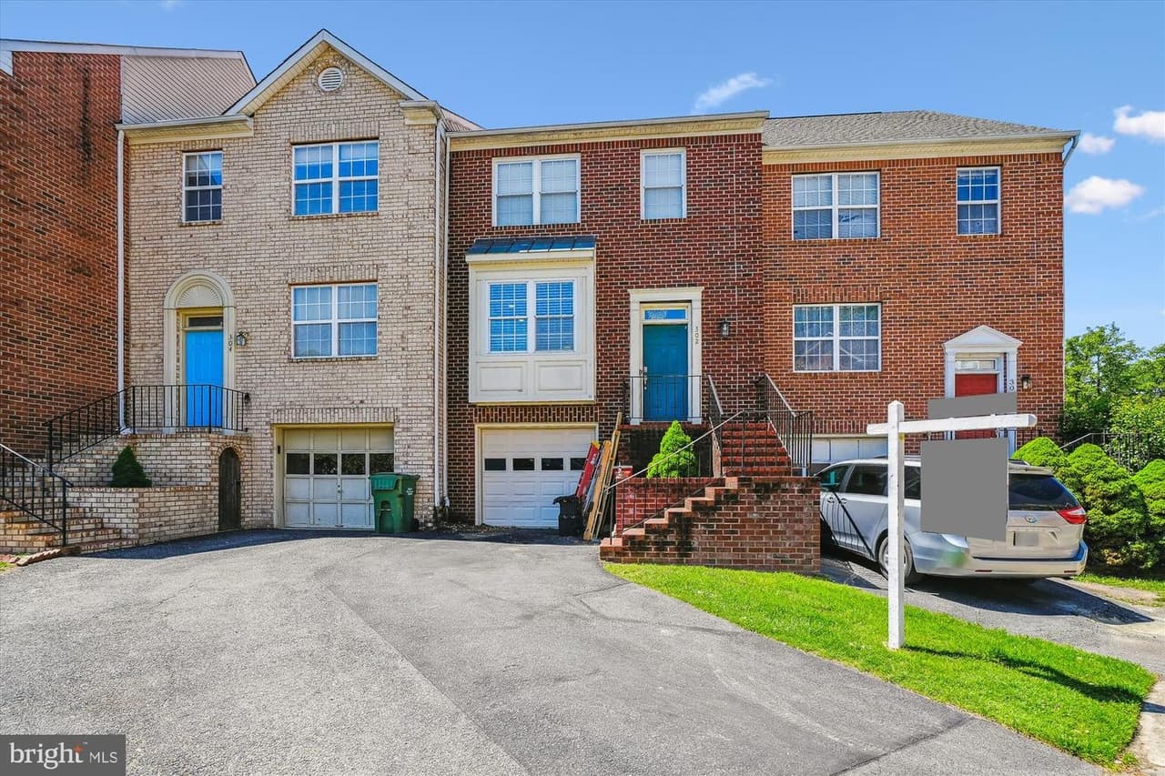 302 Stafford Glen - Photo 1