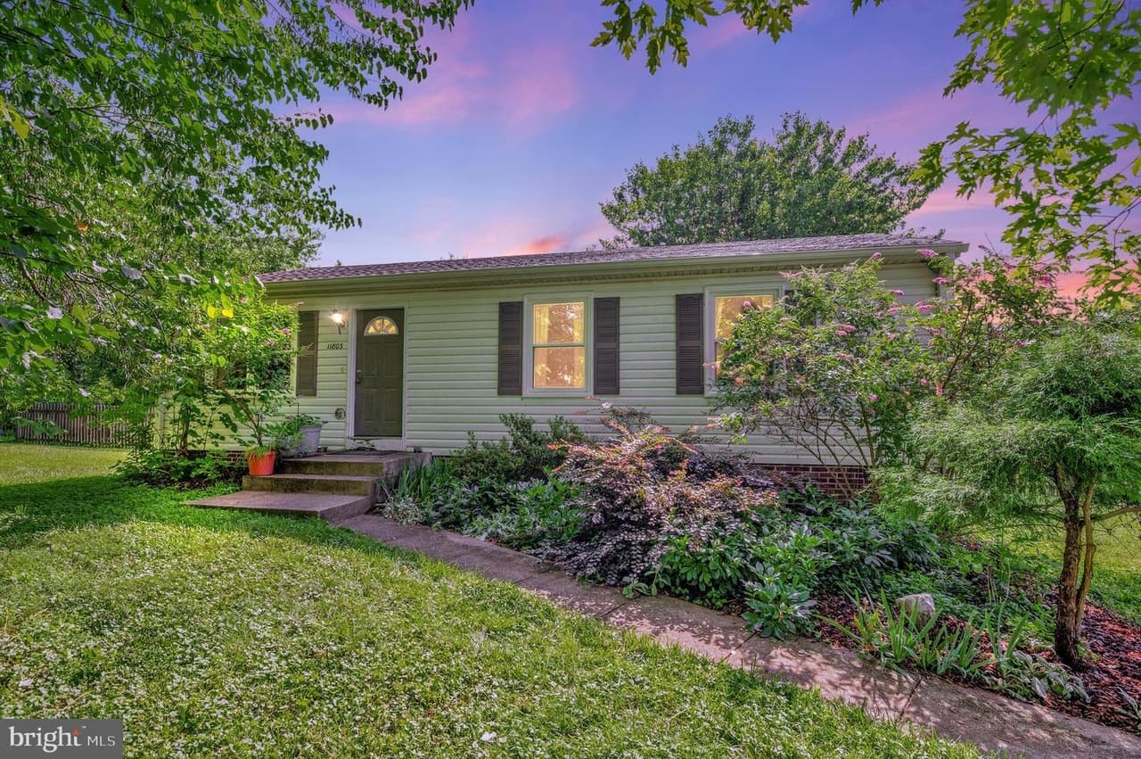 11803 Oakdale - Photo 1