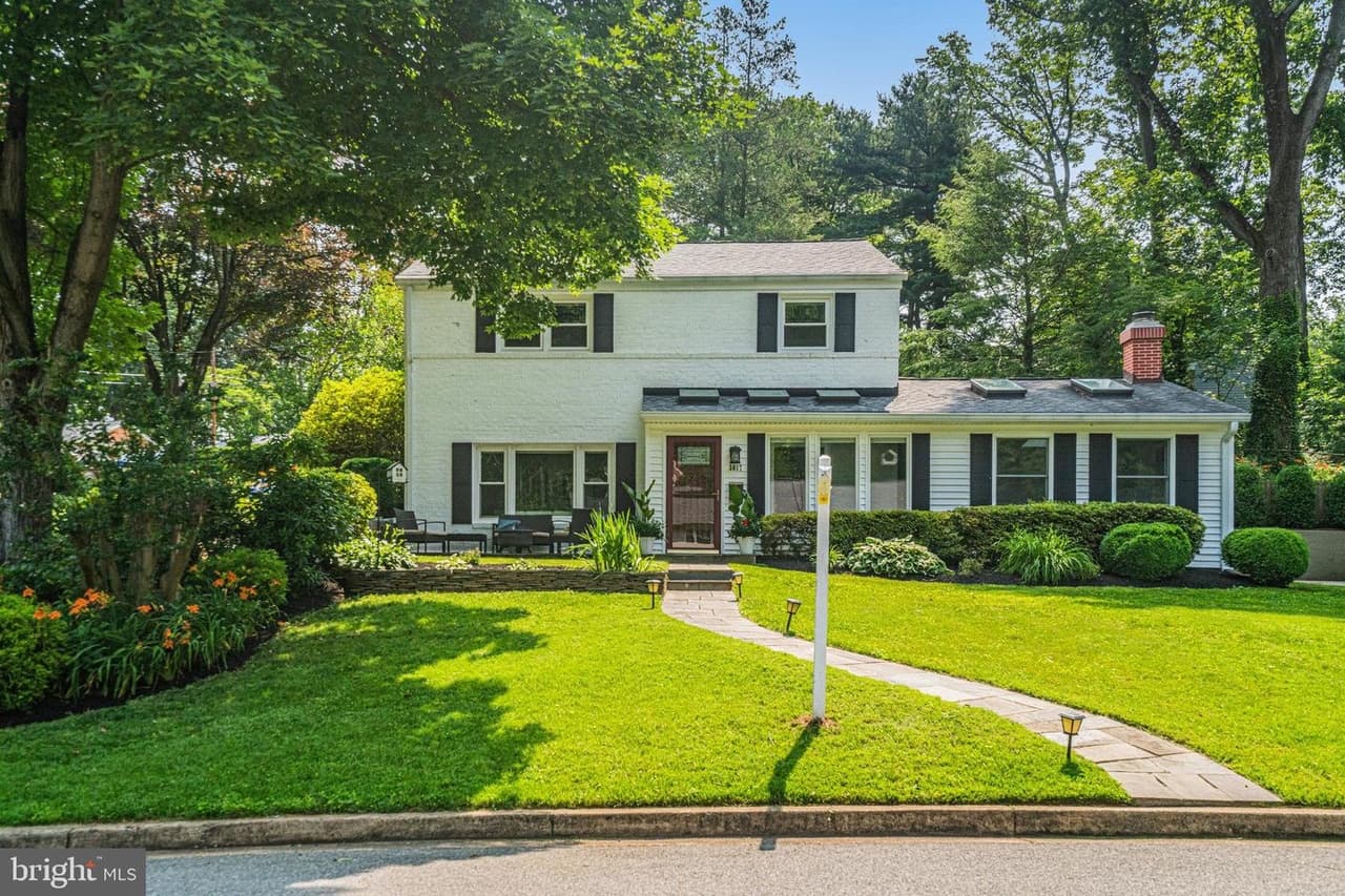 3817 Larchwood - Photo 1