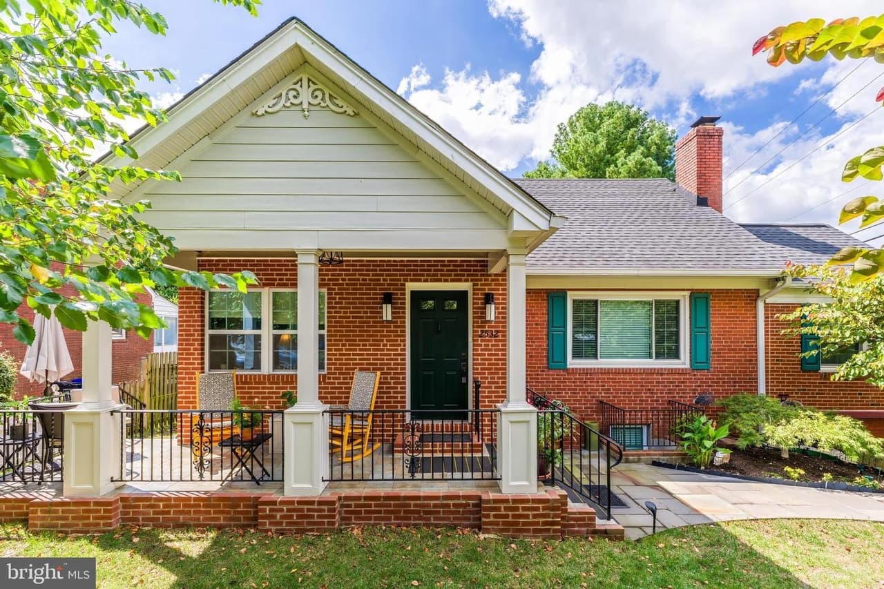 2532 N Glebe - Photo 1
