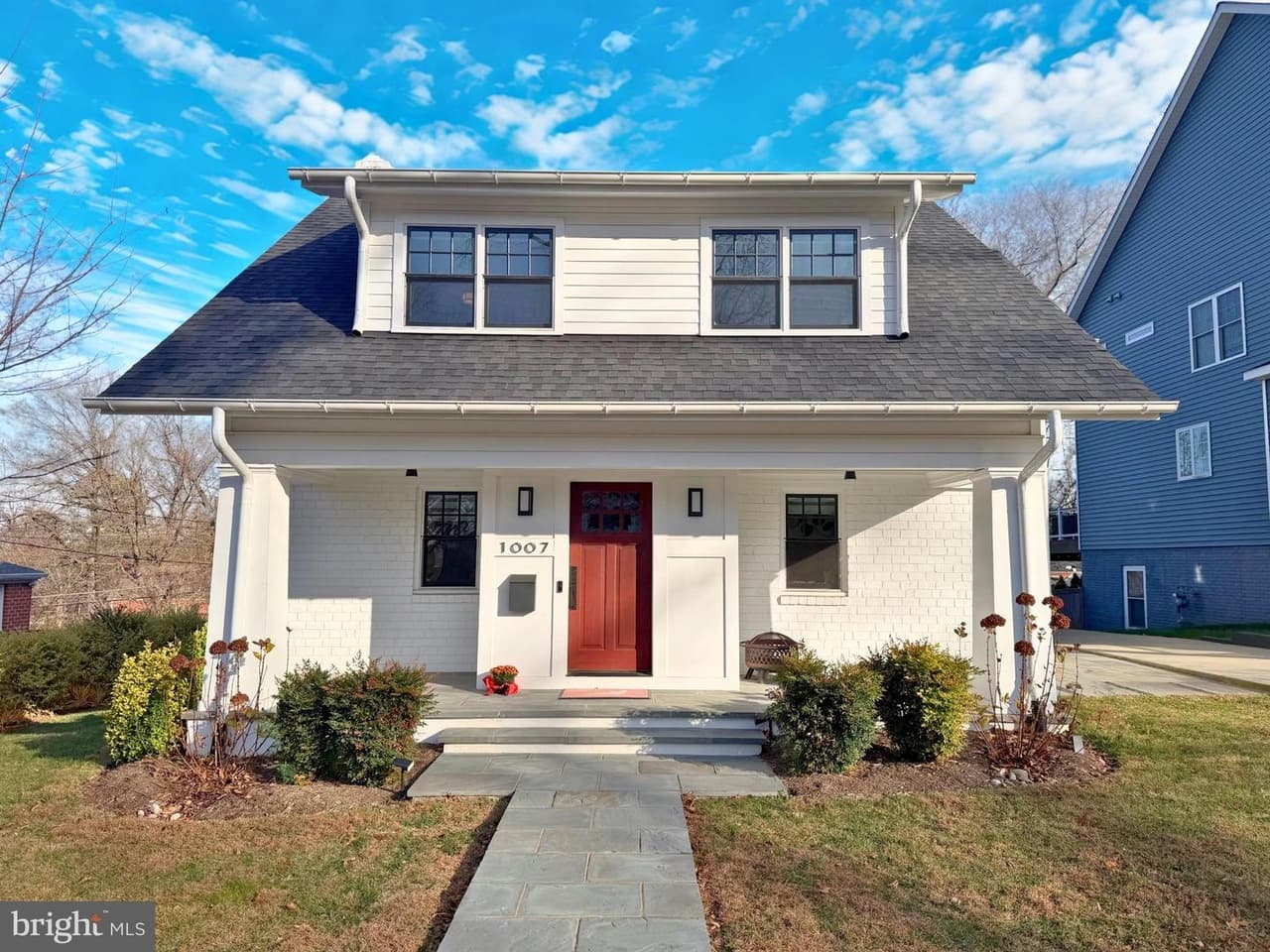 1007 N Sycamore - Photo 1