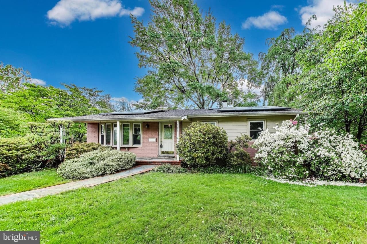 4951 Roslyn - Photo 1