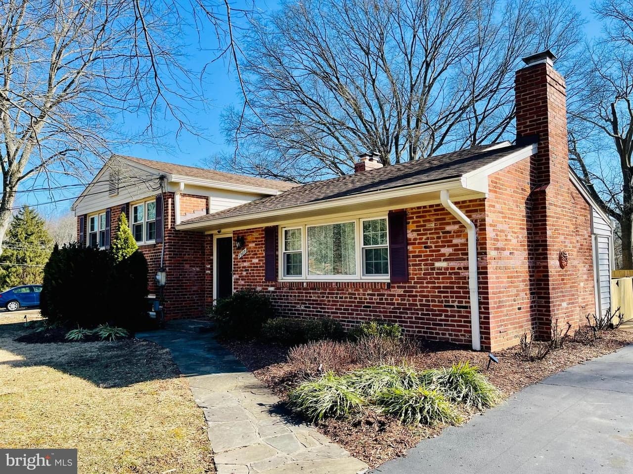 1909 Courtland - Photo 1