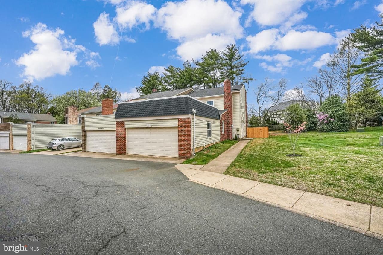 726 Hunter - Photo 1