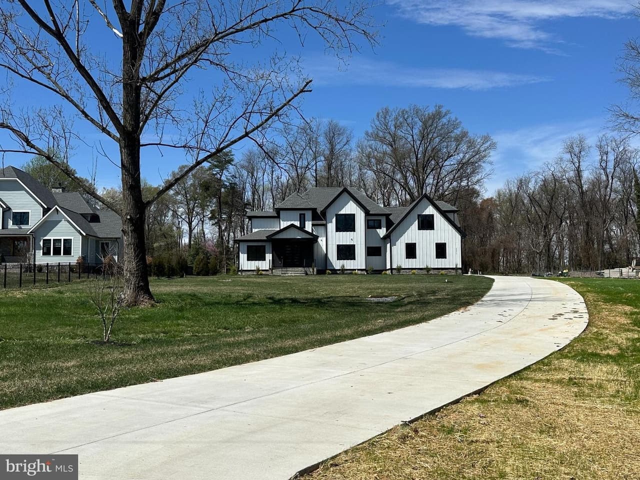 5524 Summit - Photo 1