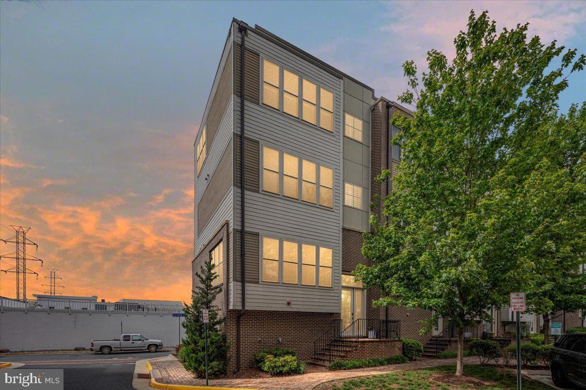 101 Dyer - Photo 1
