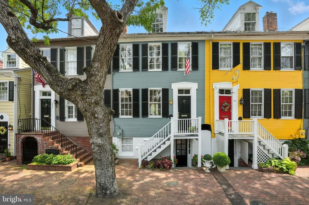 219 N Pitt - Photo 1