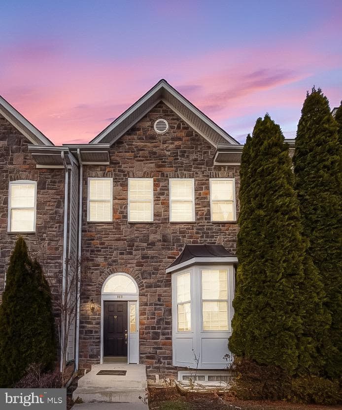828 Linfield - Photo 1