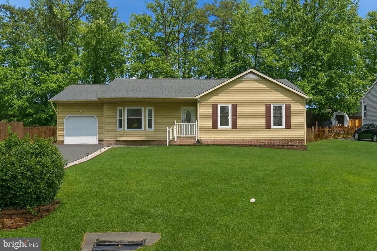 236 Whitsons - Photo 1