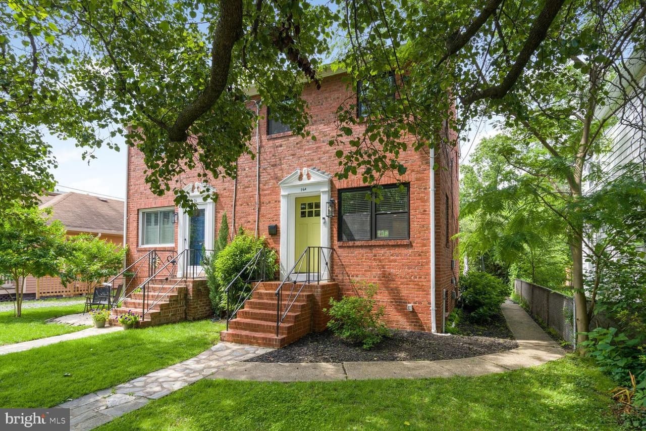 16 E Monroe - Photo 1