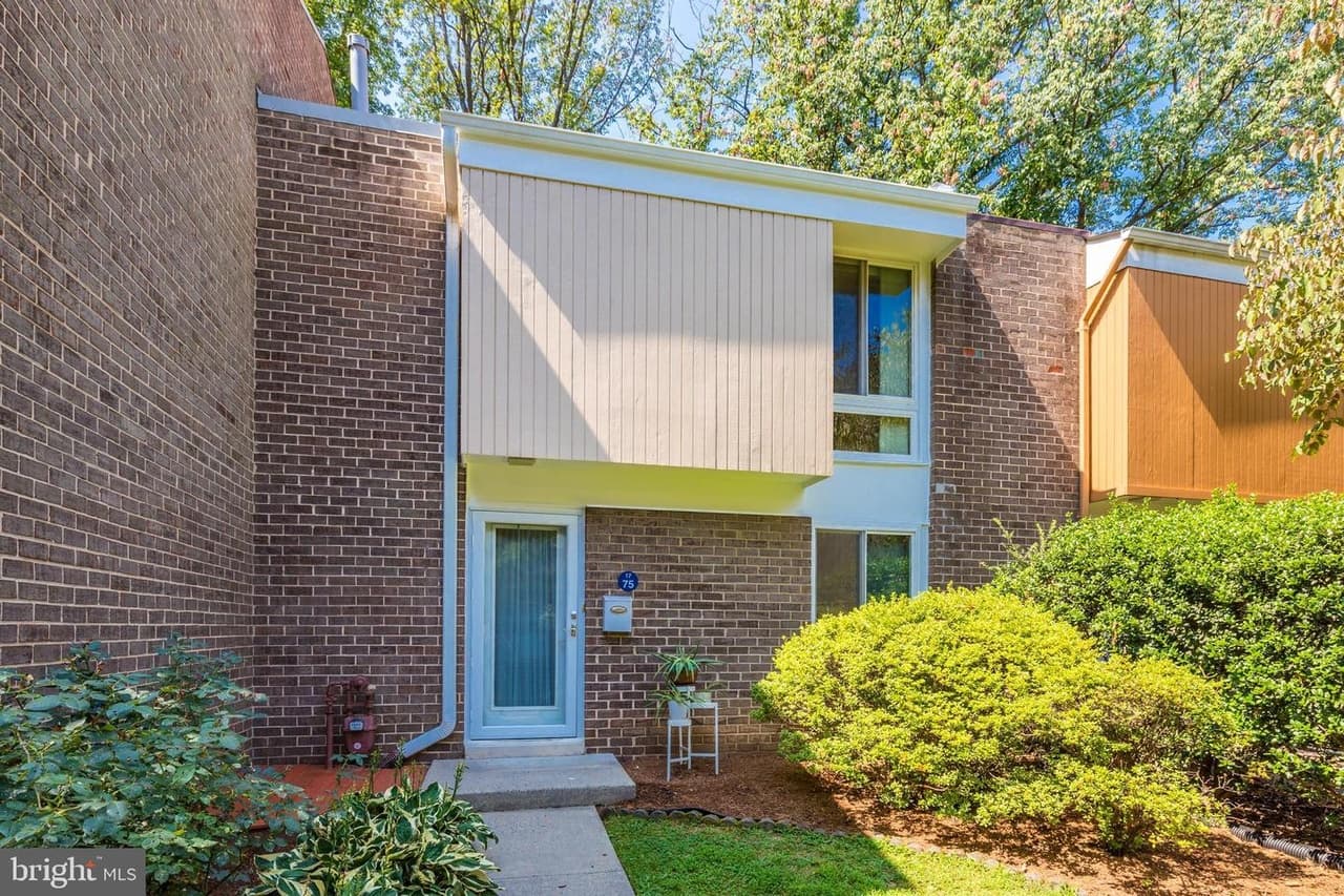 1775 Wainwright - Photo 1