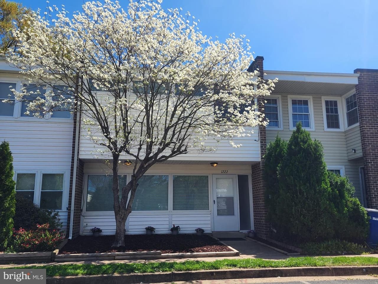 1222 Magnolia - Photo 1
