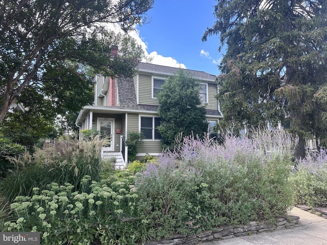 1608 N Garfield - Photo 1