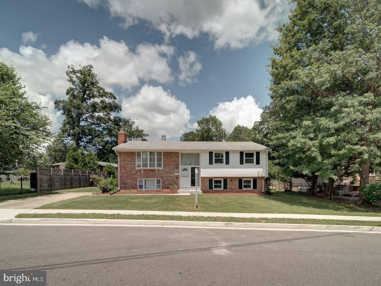 10928 Warwick - Photo 1